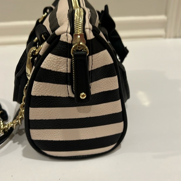 Betsey Johnson Tophandle Striped Black and Tan  Minibag Crossbody - Picture 4 of 9